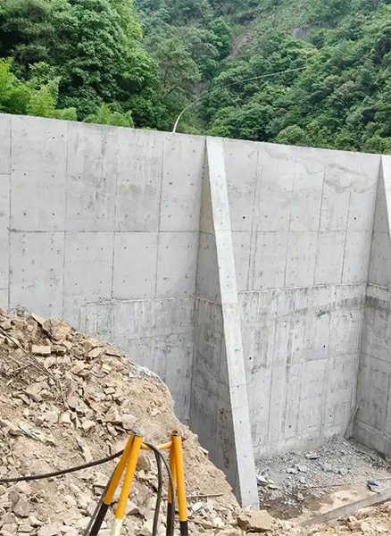 南京栖霞区重力式挡土墙